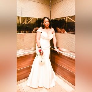 Worn for my prom 2023. This is a Rebecca Ingram wedding gown size 12.